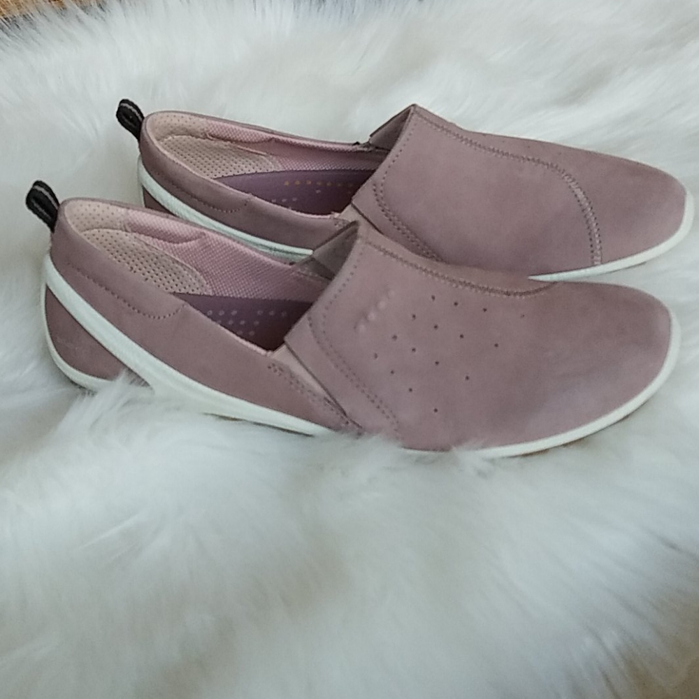 Ecco Slip-On Sneakers in Dusty Rose and White - Picture 2 of 15